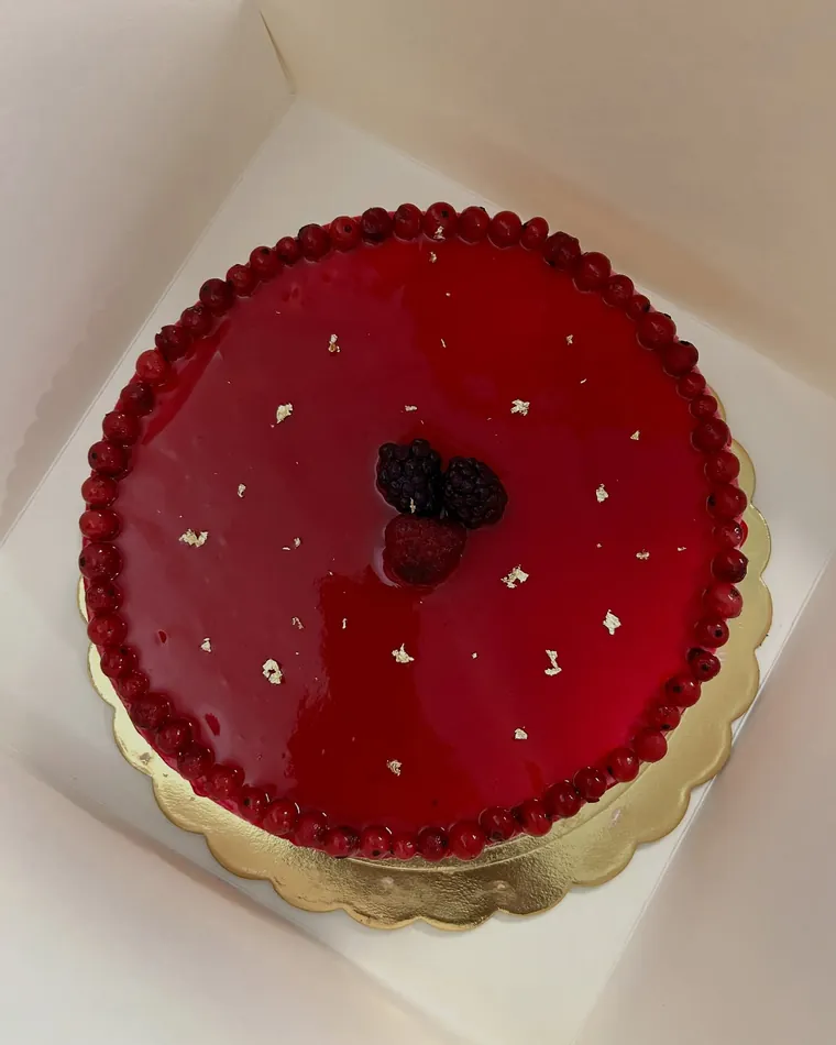 Cheesecake ai frutti rossi con gelatina lucida